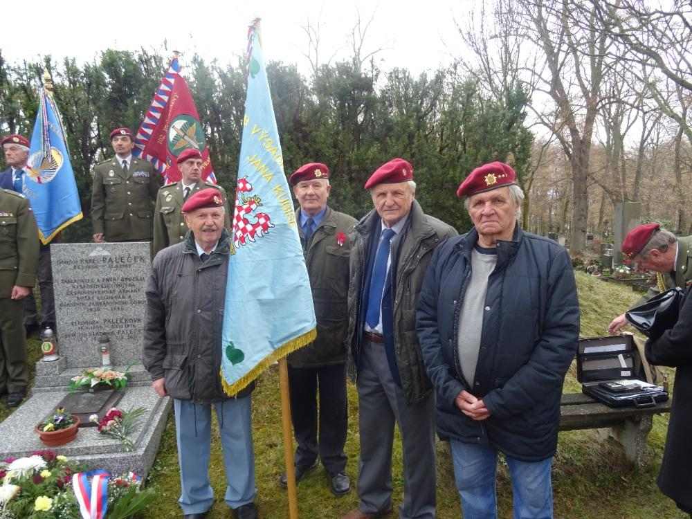 Pietní vzpomínka na zakladatele výsadkového vojska – foto 1