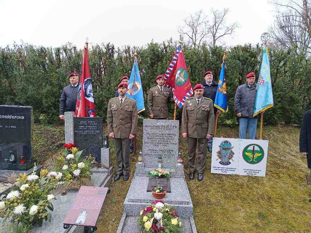 Pietní vzpomínka na zakladatele výsadkového vojska – foto 2