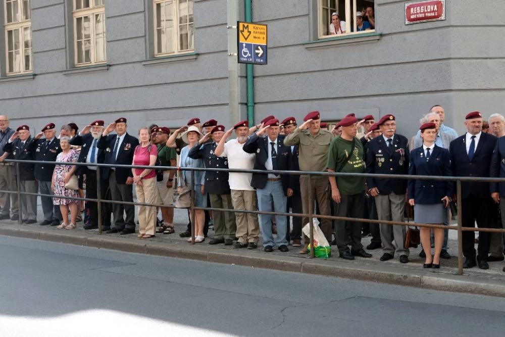 Pietní akt v Resslově ulici – uctění památky parašutistů – foto 1